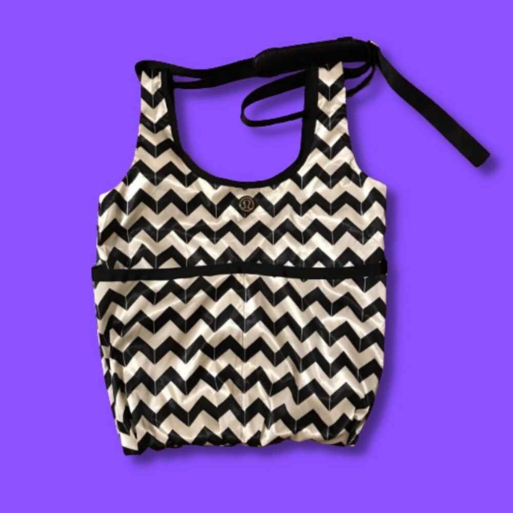 [SOLD!] Lululemon Post Savasana Chevron Tote!